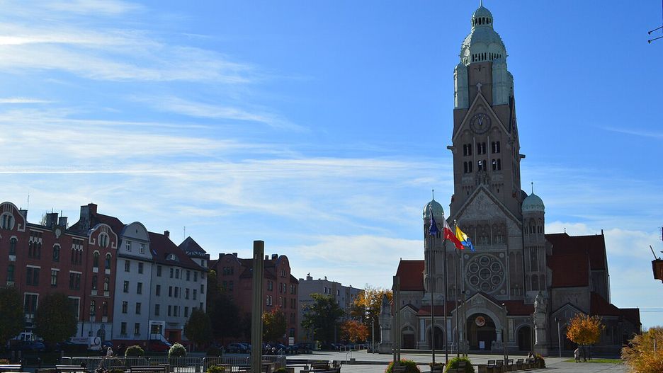 Centralny plac w Rudzi Śląskiej został niemal pozbawiony zieleni podczas remontu 15 przeprowadzonego w latach 2009 -2010