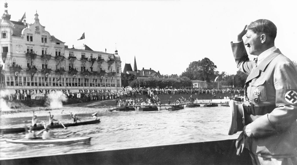 Adolf Hitler w Bad Godesburg, rodzinnej miejscowości Klausa Barbiego