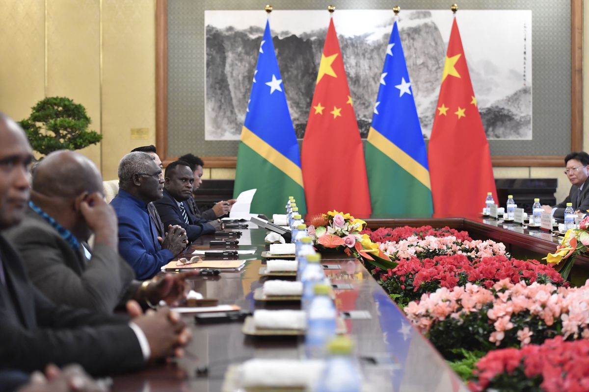 Spotkanie chińskiego ministra Xi in Beijinga z Manassehem Sogavare, premierem Wysp Salomona rozpoczęło czas wzmożonego zainteresowania oceanicznym wyspiarskim państwem  