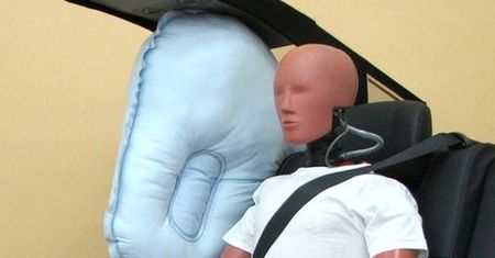 Pierwszy centralny airbag dla tylnej kanapy!