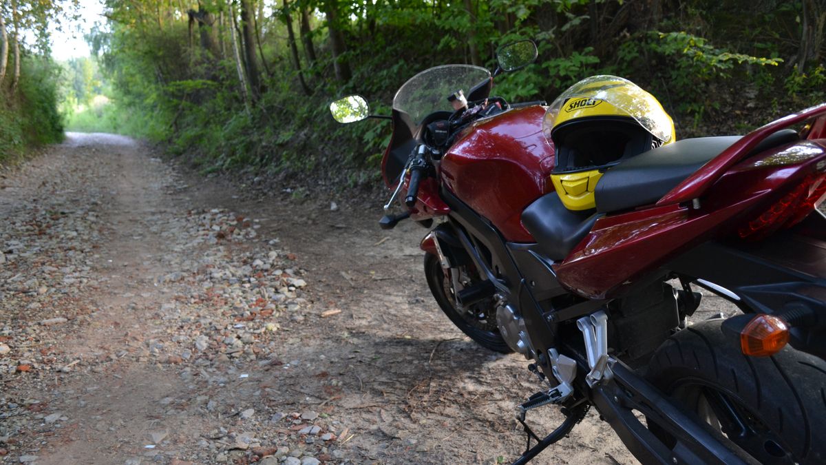 Suzuki SV650S w wąwozach lessowych 1