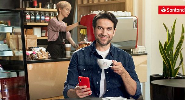 Marcin Dorociński w kampanii Santander Bank Polska zastanawia się "być" czy "mieć" (wideo)