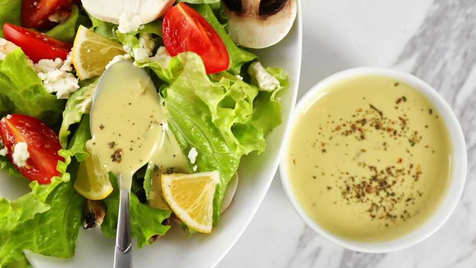Aromatyczny dressing do sałatki