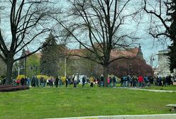 Szczepienie bez zapisu. We Wrocławiu kolejka za Johnson&Johnson. Chętni ustawili się o godz. 5 nad ranem