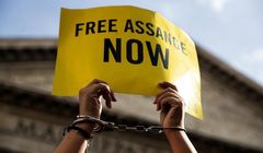 Założyciel WikiLeaks na wolności. Przyzna się do pojedynczego zarzutu