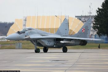 Polskie myśliwce w powietrzu. Zamknięto dwa lotniska