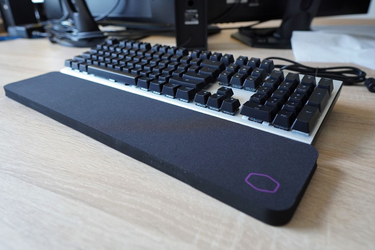 Cooler Master CK351 RGB z podkładką pod nadgarstki [Recenzja]