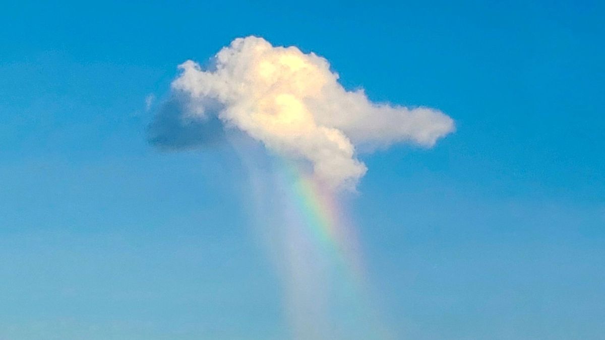 Tęcza wylewa się z chmury na Jamajce