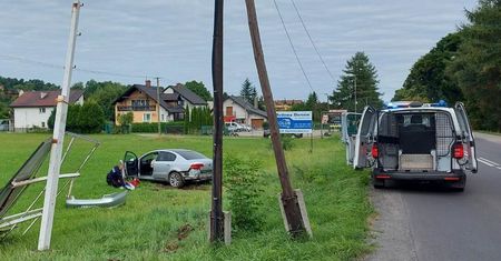 Śląskie. Napad na sklep w Brennej. Pościg zakończony w rowie