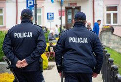 Incydent z bronią na komendzie. Policjant usłyszał zarzuty