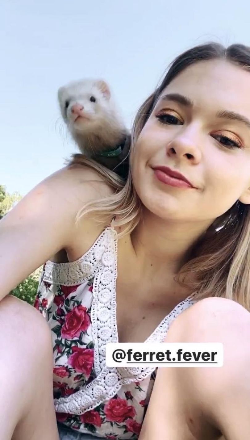 Julia Wróblewska wybrała się do parku z fretkami
