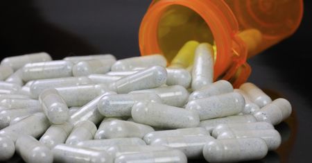 Supermocne opioidy z Chin zalewają Wielką Brytanię w fałszywych lekach