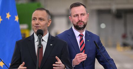 Szef MON o prezydenckim projekcie: Zapowiedzi były bardziej buńczuczne