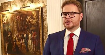 Jan Lubomirski-Lanckoroński ma kłopot z prezentem dla Camilli i Karola. Na szczęście zna gust królowej