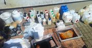 25-latek produkował syntetyczne narkotyki. Miał laboratorium w wynajmowanym mieszkaniu