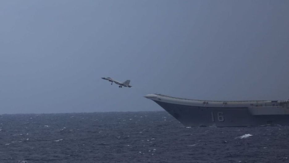 Chiński lotniskowiec Liaoning; zdjęcie ilustracyjne