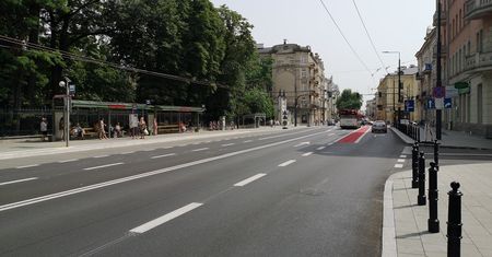 Zaatakował przechodnia przy Ogrodzie Saskim, a następnie ukradł mu telefon