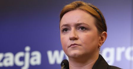 Parsknęli śmiechem na antenie. Wpadka w TVN24, Tusk też się uśmieje