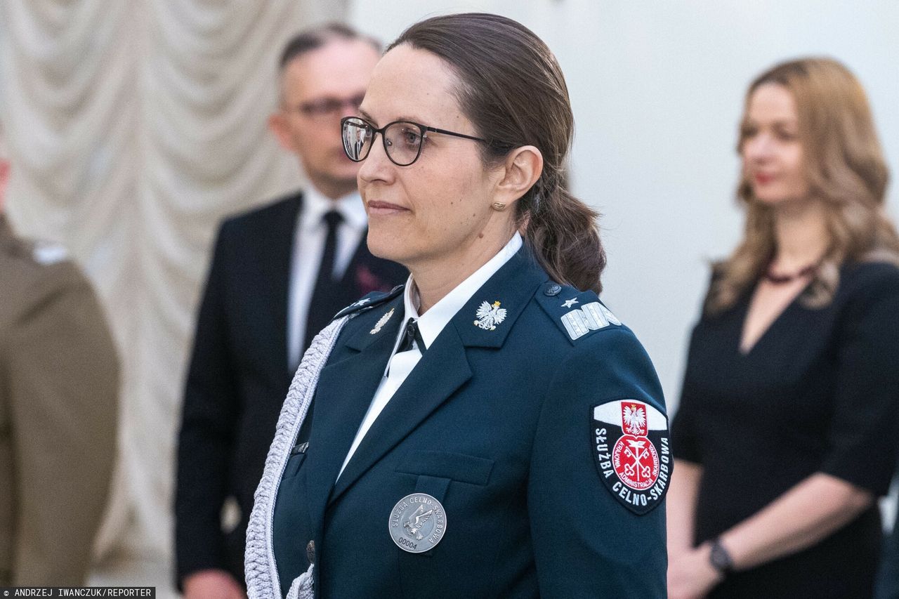 Spór o podwyżkę nowej minister finansów. Resort odpowiada na zarzuty