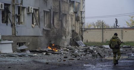 Kolejne lotnisko pełne Rosjan zaatakowane. Potężna eksplozja [RELACJA NA ŻYWO]