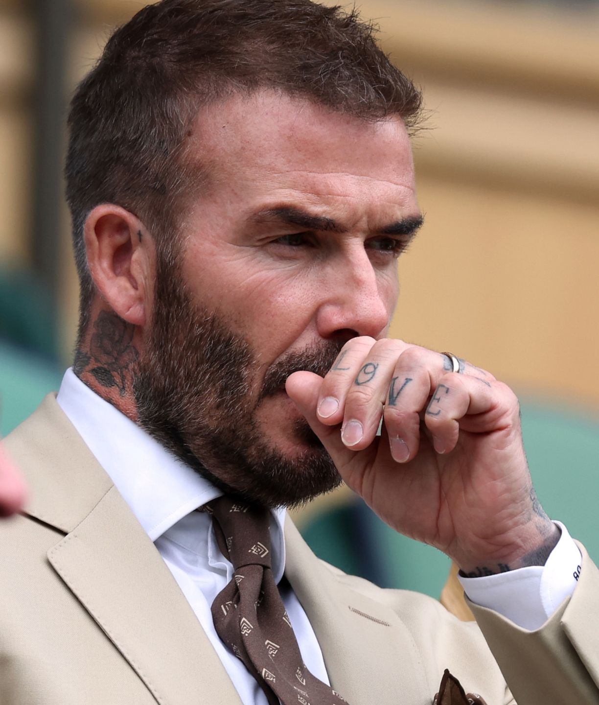 Niewyspany David Beckham podziwia Igę Świątek z trybun królewskich na Wimbledonie