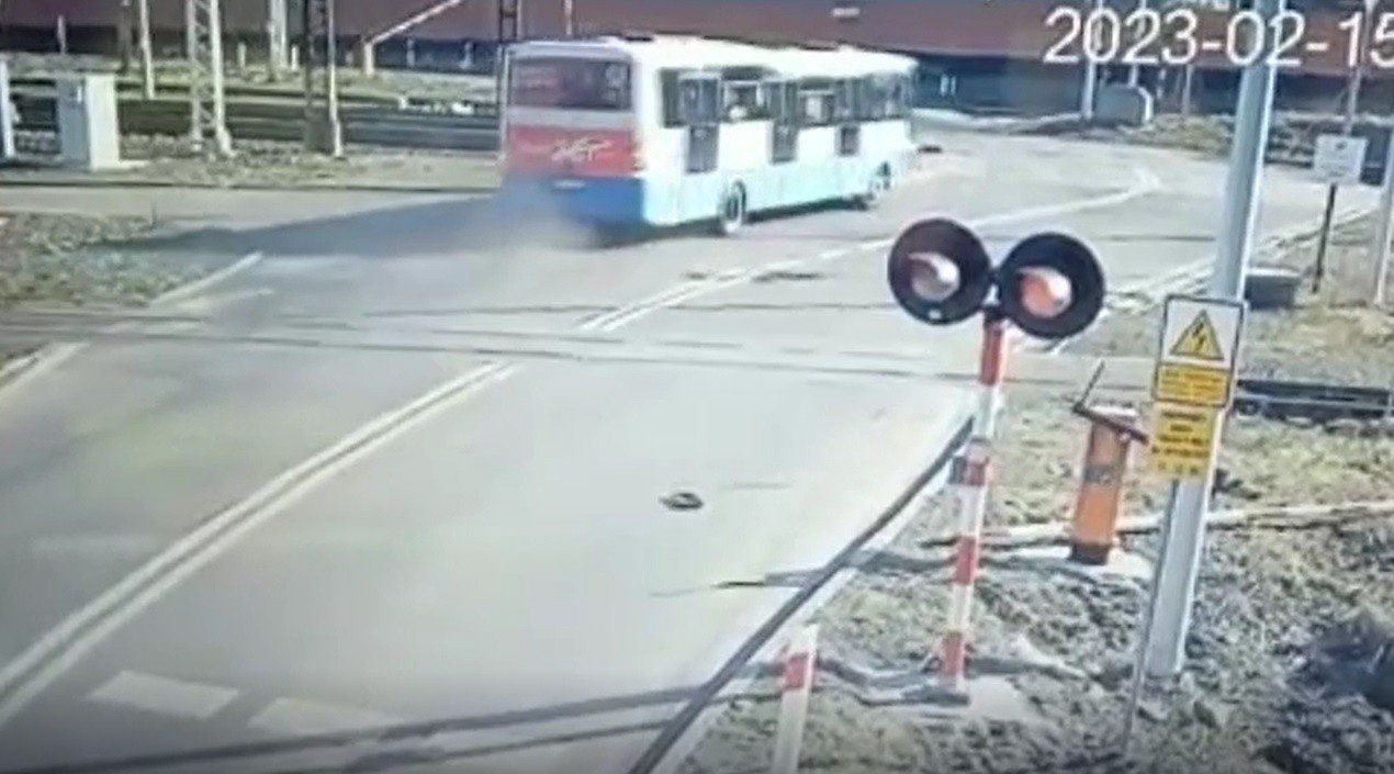 Kierowca autobusu skasował rogatki. Policja sięgnęła po narkotester