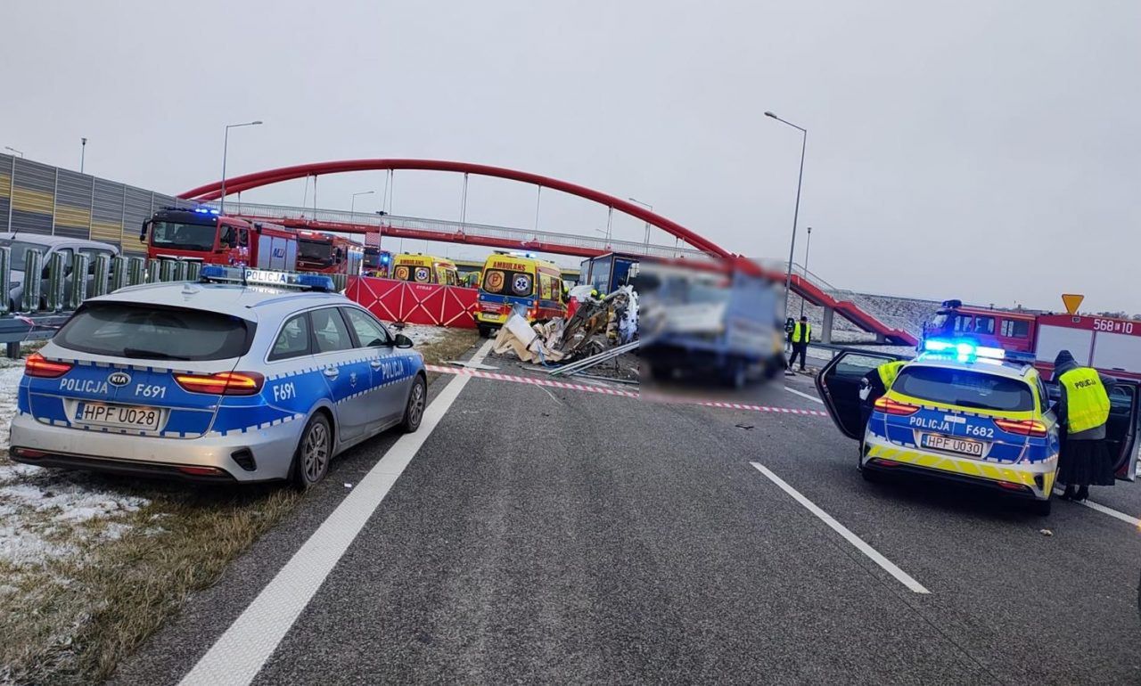Chojny: Tragedia na trasie S8. Cztery osoby nie żyją, droga w kierunku Wrocławia zablokowana