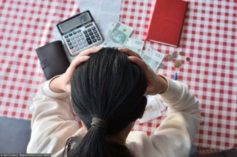 Polacy nie mają na rachunki. Zawrotna kwota zadłużenia