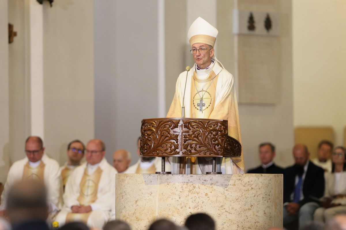 Słowa arcybiskupa zaskakują. "Trzeba zbliżać dwie Polski"