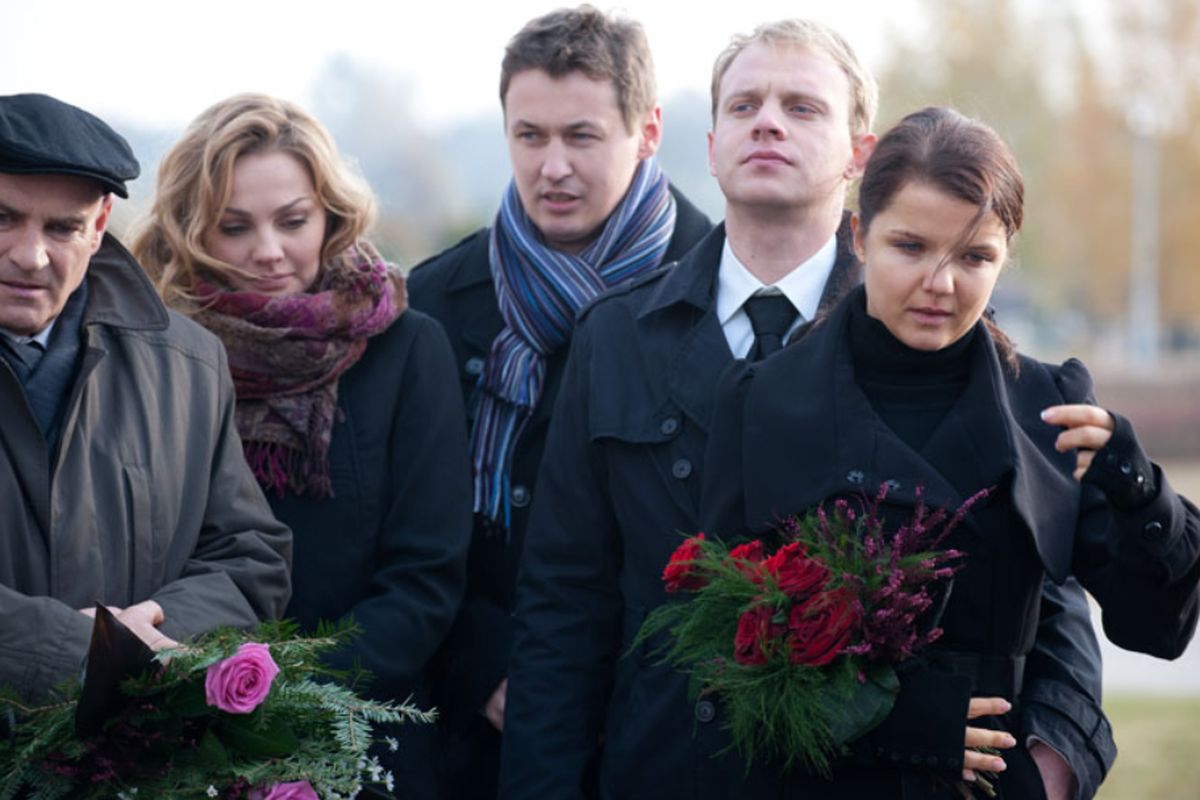 Kadr z serialu "Na Wspólnej", którego Staroń był II reżyserem