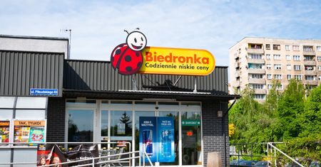 Tak wyglądała pierwsza Biedronka. Pierwszy sklep otwarto 30 lat temu