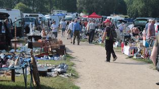 Koszalin: Na niedzielnej giełdzie tłumy i mnóstwo nowości na stoiskach
