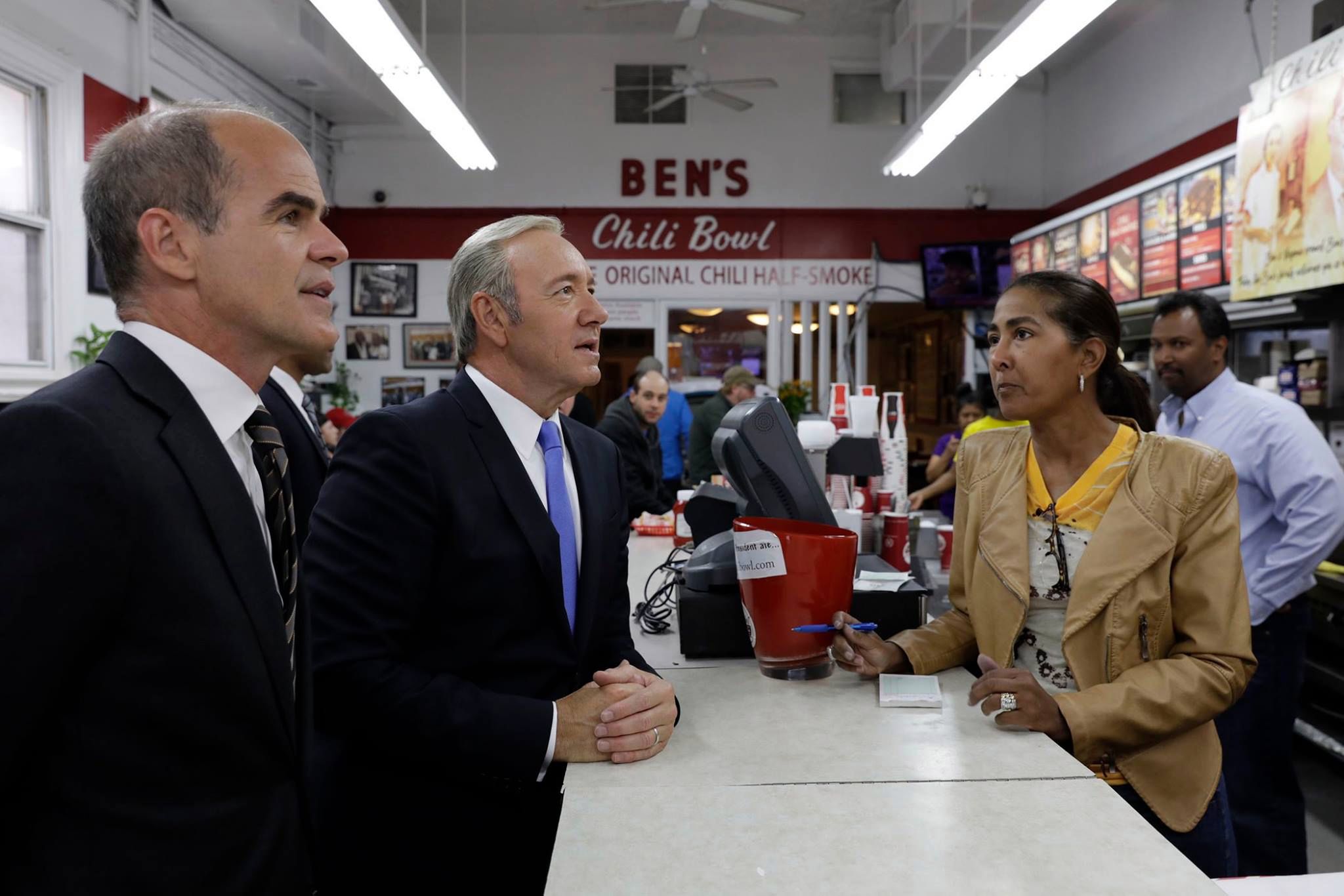 Pete Souza, fotograf Obamy, oficjalnie odpowiada za zdjęcia prezydenta Underwooda z „House of Cards” 4
