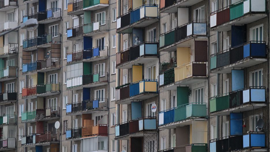 Balkony
Gdynia, 22.01.2011. Blok mieszkalny z wiekiej p�yty przy ulicy Podg�rskiej w dzielnicy Gdynia Ob�u�e 22 bm.
(obm) PAP/Roman Jocher *** Local Caption ***
Roman Jocher
bloki, blok, mieszkalny, wieka p�yta, wiekej p�yty, beton, mieszkanie, mieszkania, okna, balkon, balkony, betonowe, architektura, PRL, blokowisko
