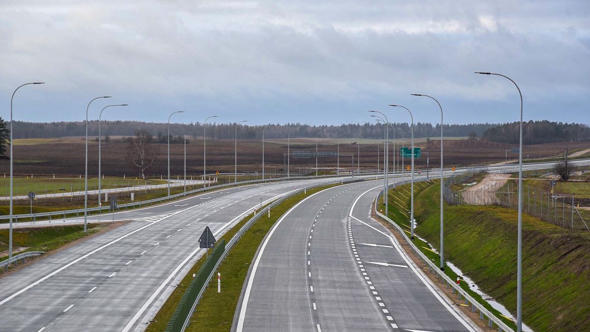 Via Baltica, czyli droga ekspresowa S61, zyskała w poniedziałek nowy, 20-kilometrowy odcinek.  