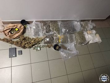 Blisko 4 kg narkotyków pod Kielcami. Dwóch mężczyzn z zarzutami