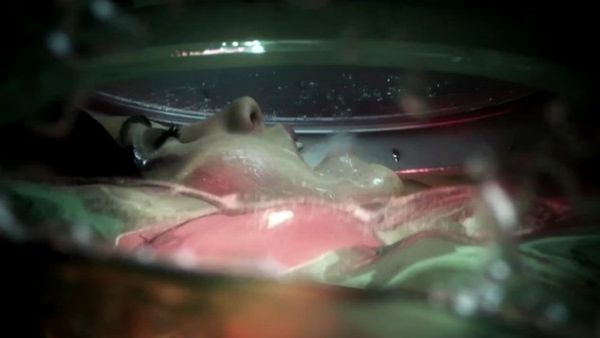 Co jest lepsze od Lary Croft? Mokra Lara Croft! 1