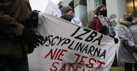 Wiceminister: "miękkie działania" powodem braku reform sądownictwa