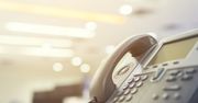 Dlaczego firmy nadal korzystają z telefonów stacjonarnych?