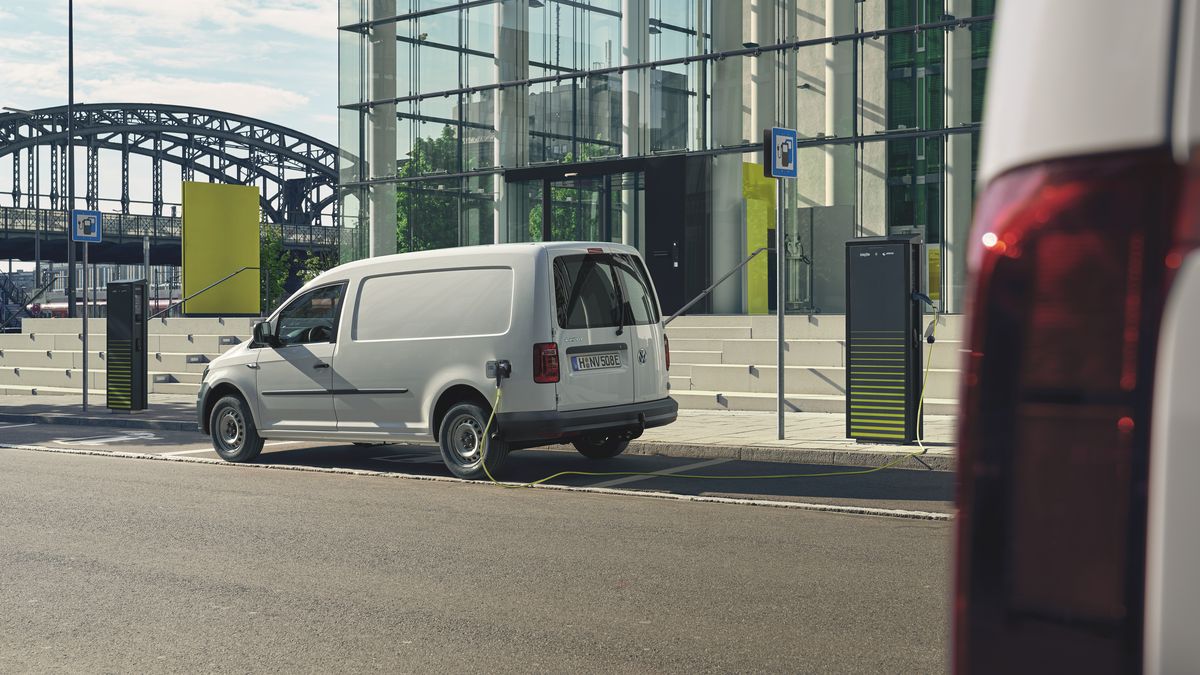Dzięki umieszczeniu baterii pod podłogą elektryczny Caddy nie straci na przestrzeni ładunkowej