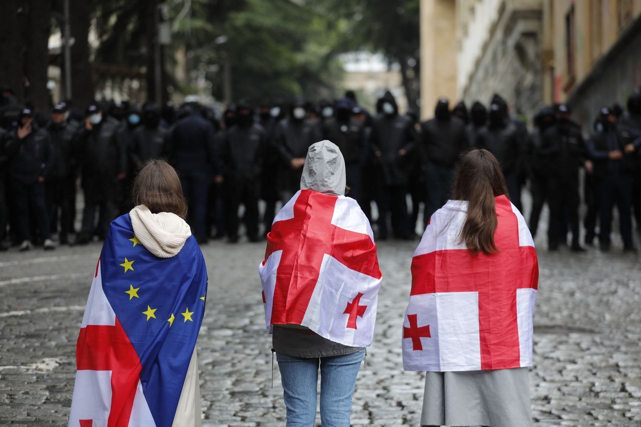 Georgians are massively protesting against the "foreign agents" law.