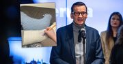 Morawiecki w gipsie. Wiadomo, co stało się byłemu premierowi