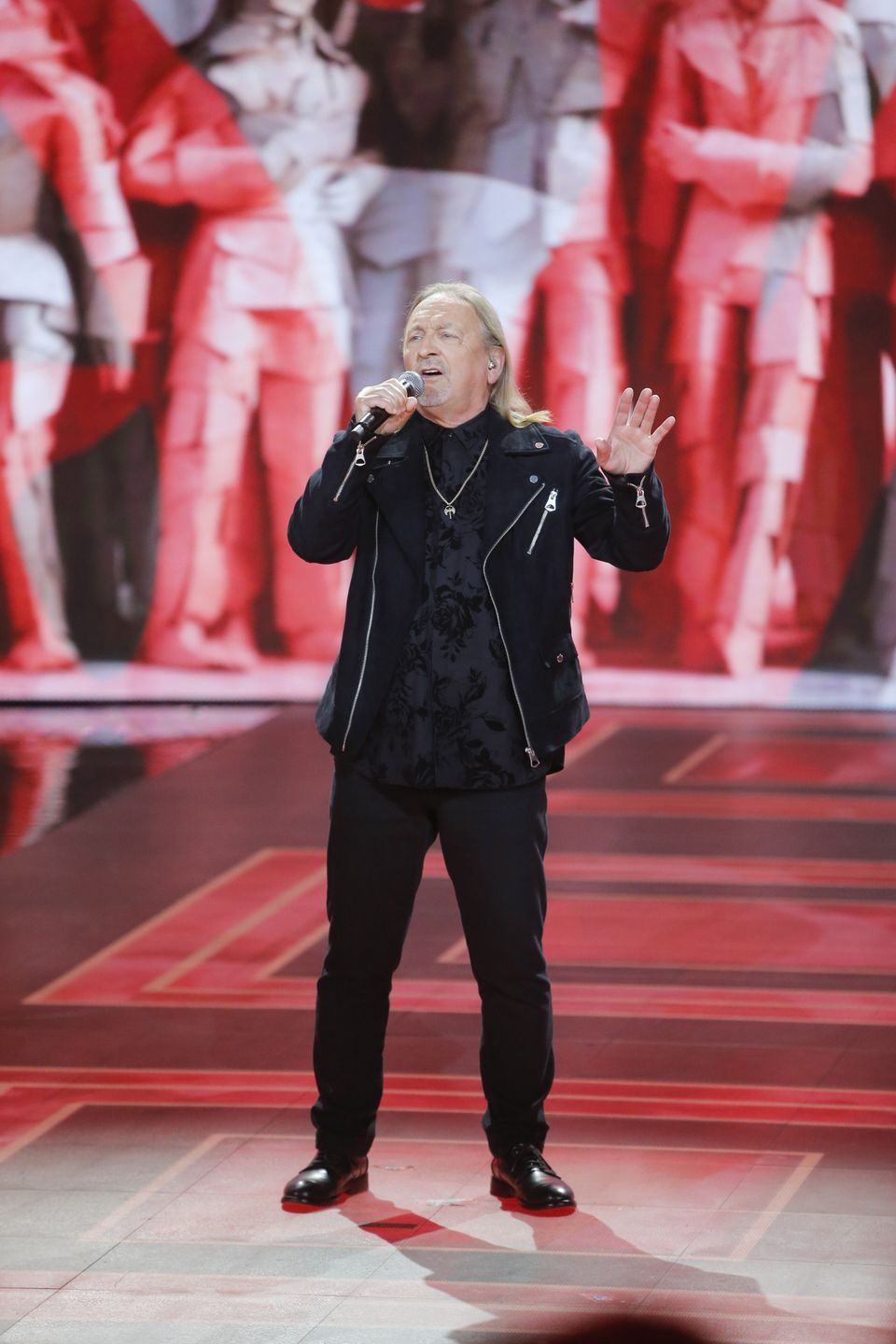 scena z: Marek Piekarczyk, SK:, , fot. Podlewski/AKPA
60. KFPP Opole 2023, 60. KFPP Opole 2023 w TVP, 60. KFPP Opole 2023 w TVP - niedziela, czerwiec 2023, Krajowy Festiwal Piosenki Polskiej, Opole, Telewizja Polska, TVP, koncert, na scenie, Marek Piekarczyk