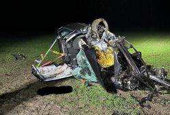 Z impetem uderzył w drzewo. 27-latek walczy o życie