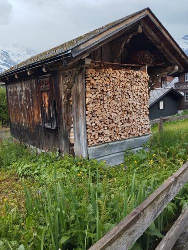 While walking through Mürren, you can come across many enchanting details.