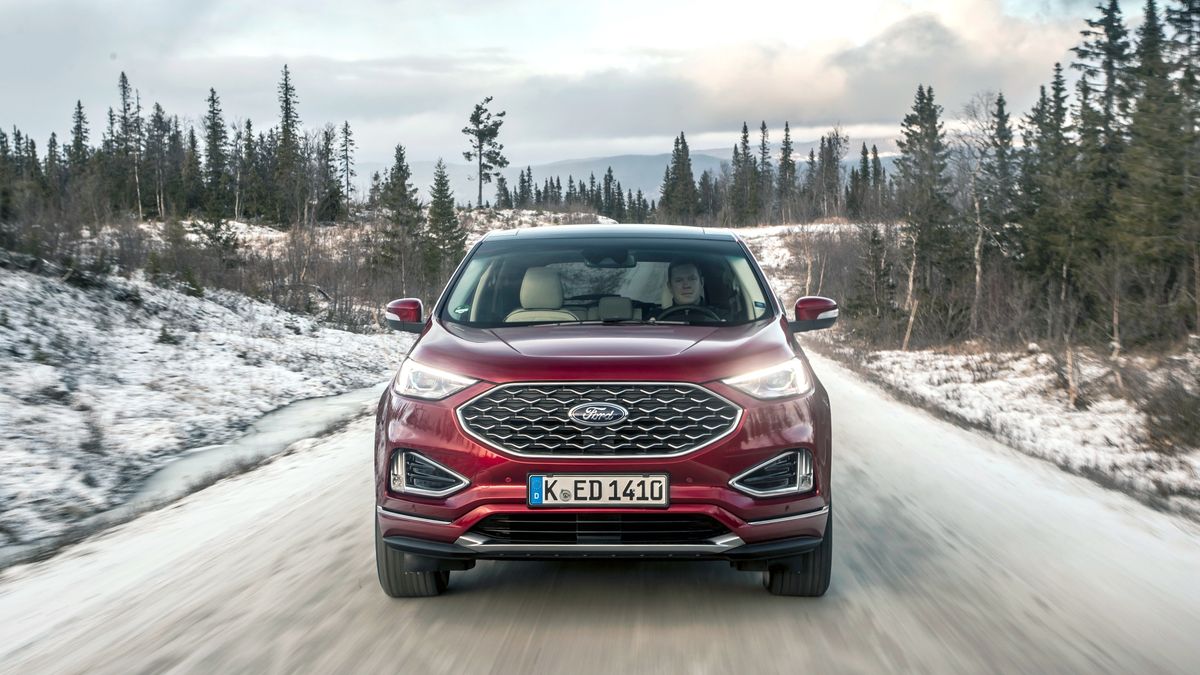 Ford Edge zyskał niemal całkowicie zmieniony pas przedni. Nie każdemu spodoba się jego łagodniejszy wygląd.