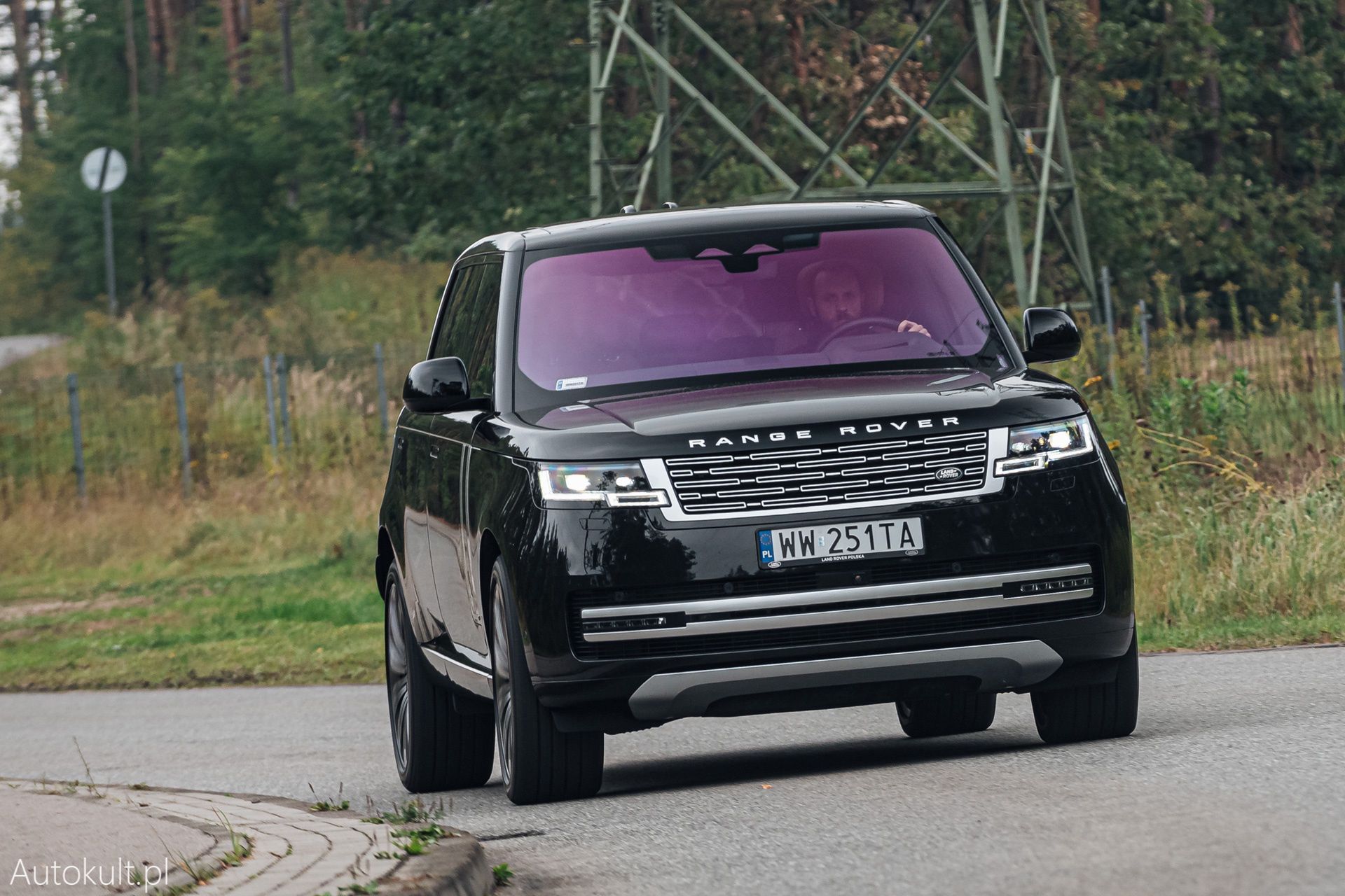 Range Rover (2022) vs Bentley Bentayga S (2022) vs Mercedes-Maybach GLS 600 (2022)