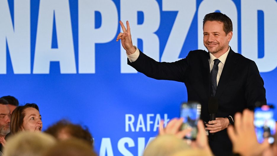 Gdańsk, 10.02.2025. Wybory Prezydenta RP 2025 - kampania. Kandydat KO w wyborach na prezydenta RP, prezydent stolicy Rafał Trzaskowski podczas startu akcji Samorządy Naprzód, 10 bm. na stadionie Polsat Plus Arena w Gdańsku. (jm) PAP/Adam Warżawa