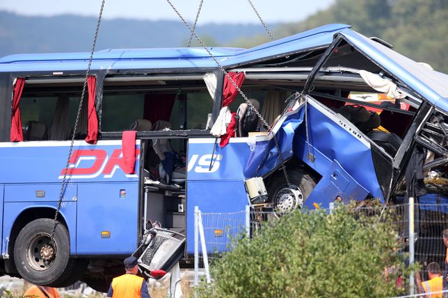 Polish bus crash in CroatiaA crane works on removing the bus with Polish licence plates that slipped off a road, from the scene near Varazdin, northwestern Croatia, August 6, 2022. At least 12 people died and 31 injured after a Polish bus filled with religious pilgrims skidded off a highway in northern Croatia early on Saturday morning. 18 people among the 31 hurt have suffered serious injuries after the bus crashed off the A4 highway in Podvorec, about 30 miles (50km) north of capital Zagreb. Photo: Matija Habljak/PIXSELL 
Dostawca: PAP/PIXSELLMatija Habljak/PIXSELLaccident, bus, emergency, police