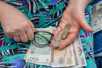 Stres finansowy może "postarzać" serce? Naukowcy zbadali związek